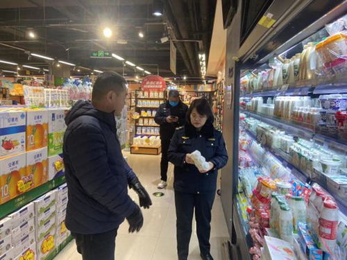 市場(chǎng)監(jiān)管局執(zhí)法人員積極引導(dǎo)清真食品經(jīng)營(yíng)單位依法開展生產(chǎn)經(jīng)營(yíng)活動(dòng)